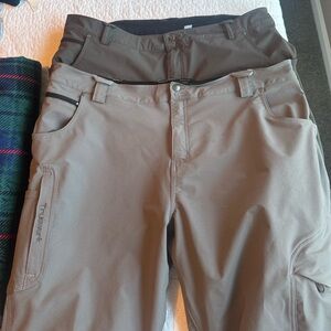 Truewerk pants .. 2 PACK!! Both are 42 X 32 with DISCOUNTED SHIPPING